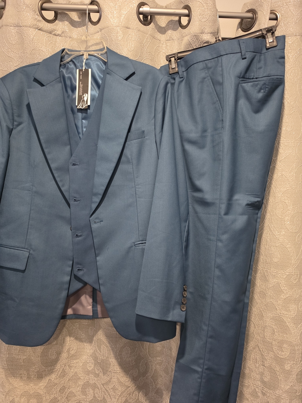Men's Teal Three-Piece Suit - Classic Tailored Style